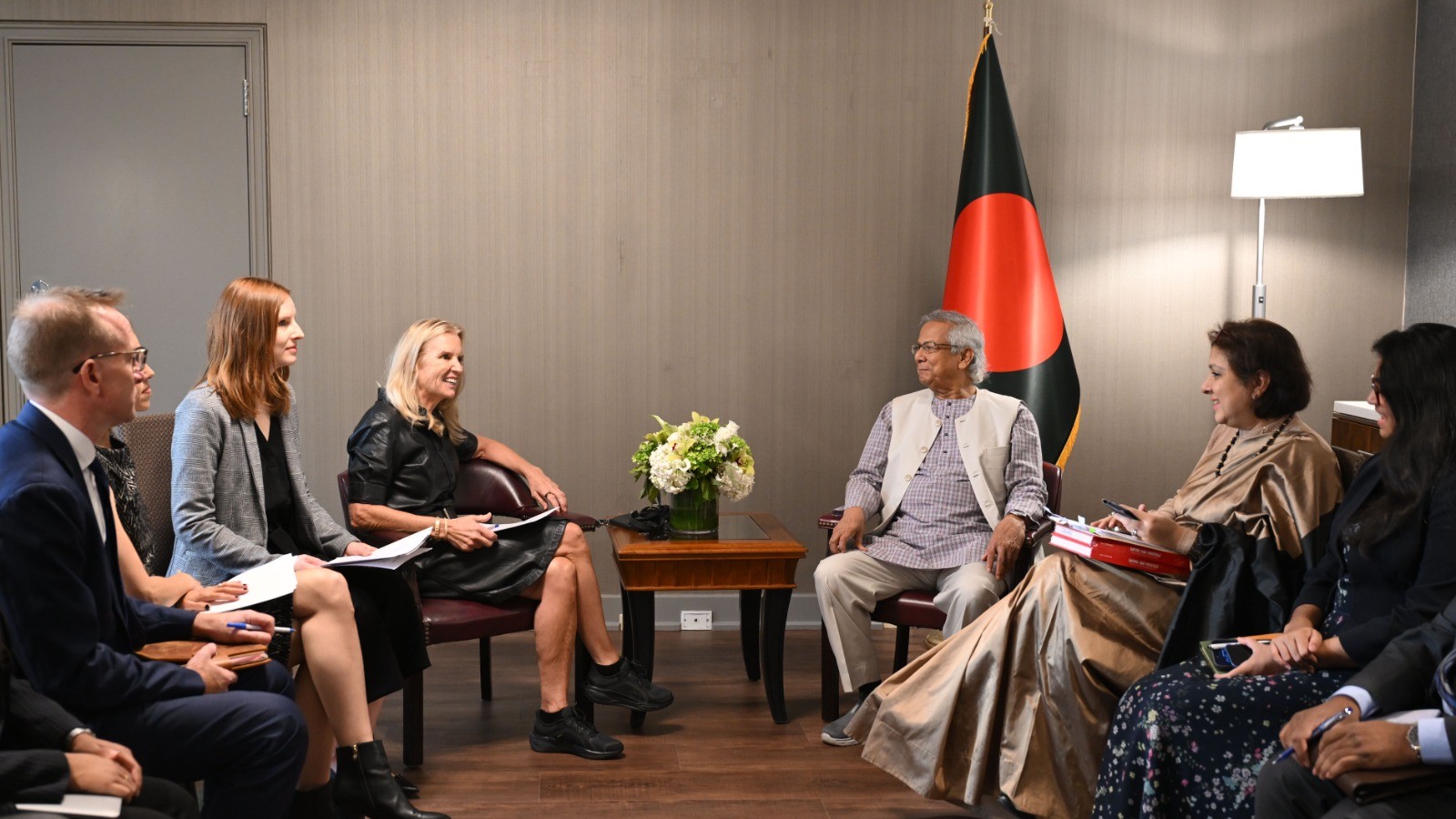 আন্তর্জাতিক মানবাধিকার কর্মীদের আরও ঘন ঘন বাংলাদেশে আসার আহ্বান প্রধান উপদেষ্টার